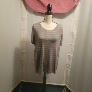 Dalia presents a grey top with horizontal pink stripes size L.